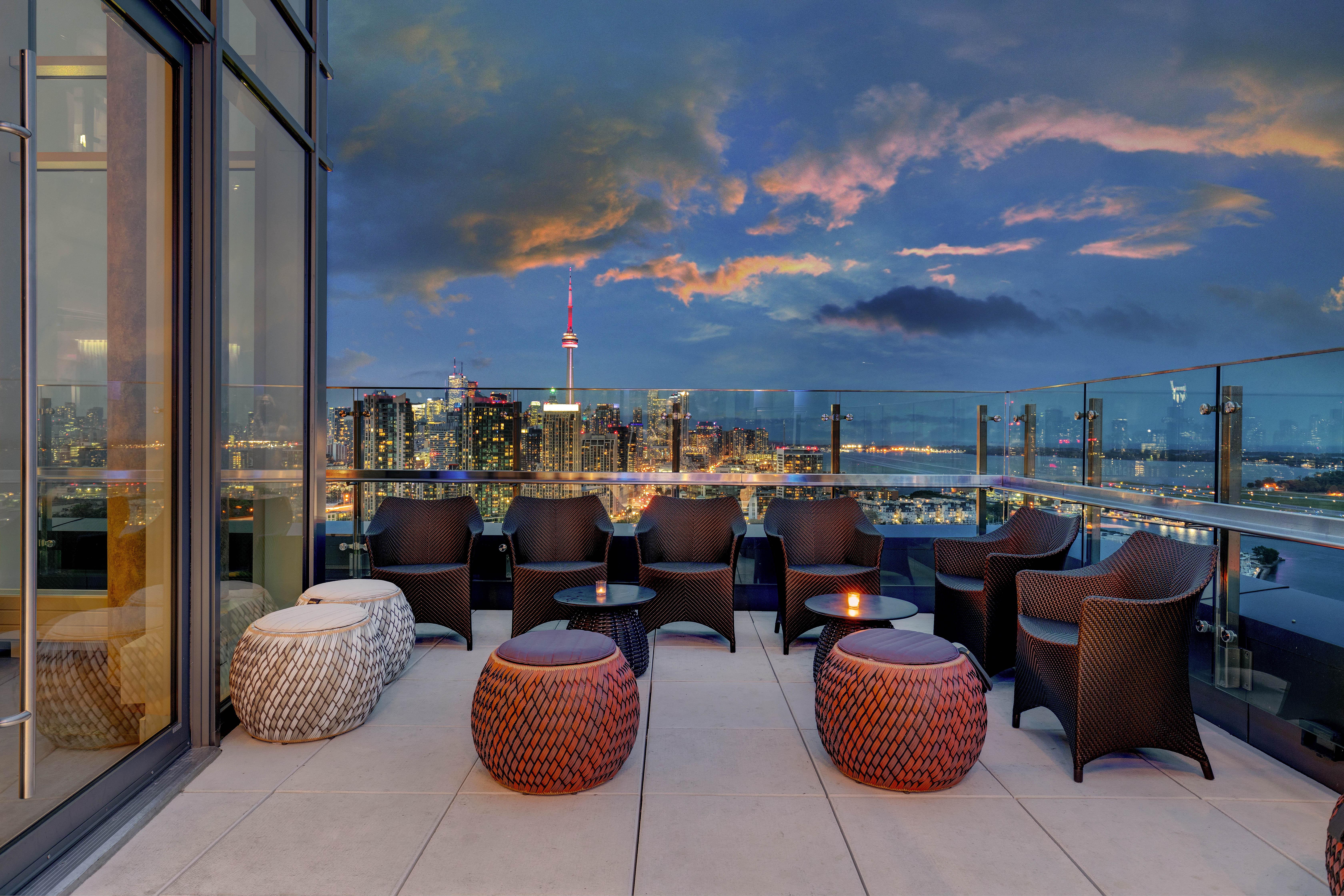 Hotel X Toronto, A Destination By Hyatt Hotel Экстерьер фото View from the rooftop terrace